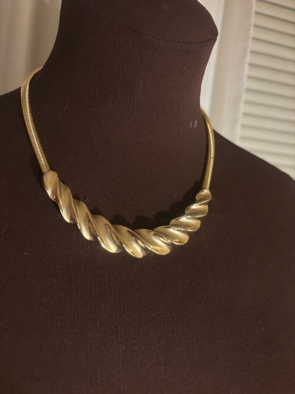 Vintage  Twisted Leaf Collar Necklace